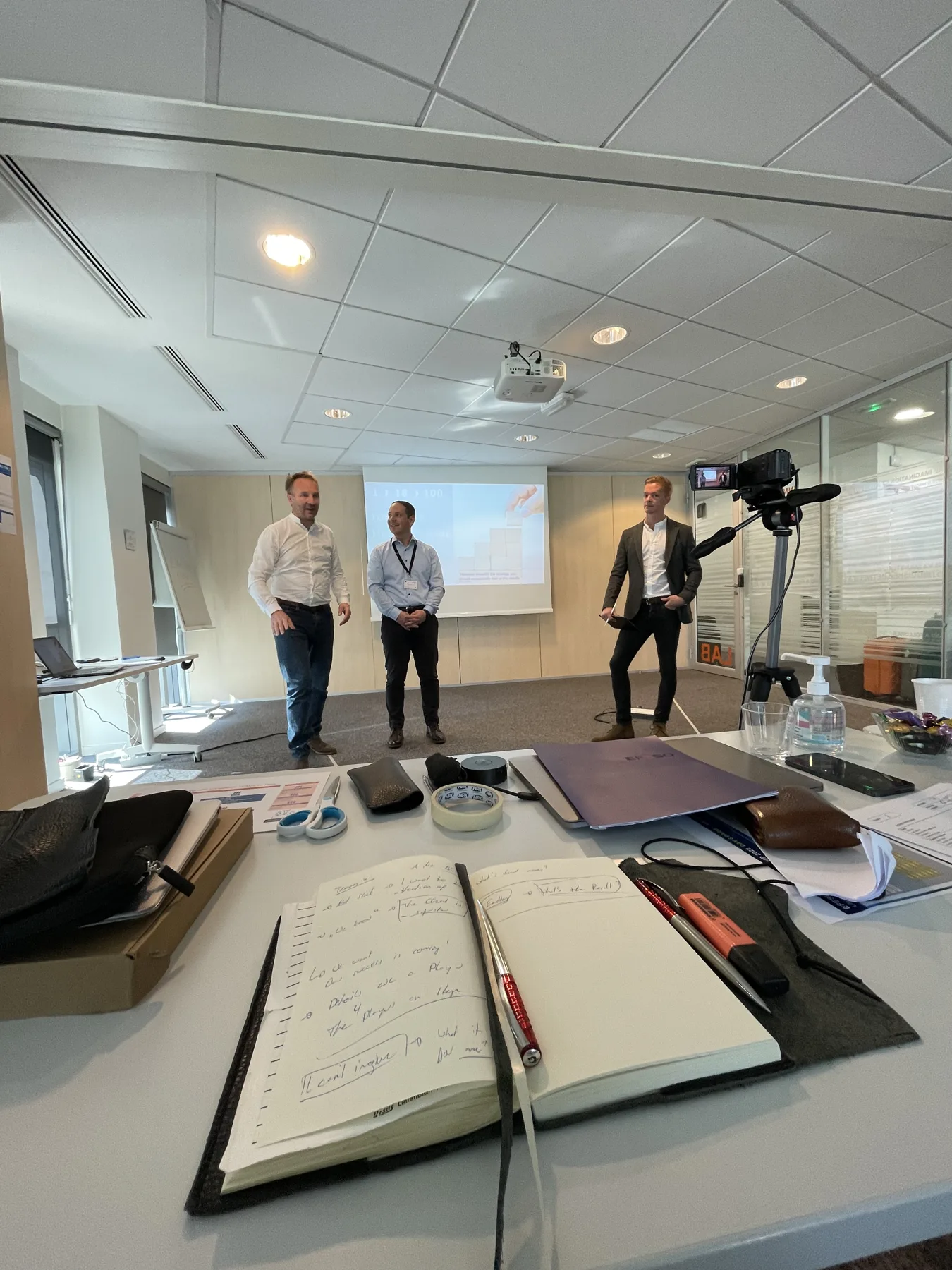 Kommunikations- und Performance-Analyse während einer Präsentation mit Kamera und Feedback